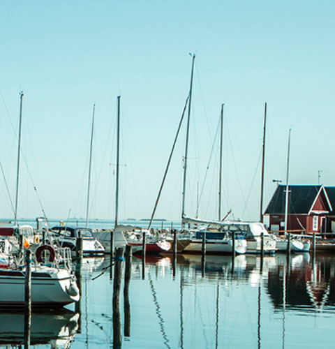 Båter ligger til havn
