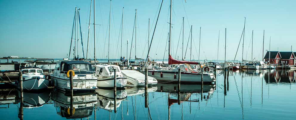 Båter ligger i havn - Tryg Forsikring