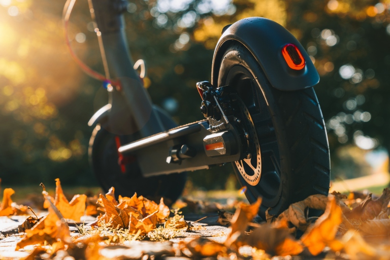 Nærbilde av elsparkesykkel