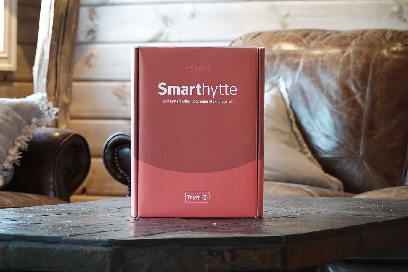 Med Smarthytte fra Tryg Forsikring blir hytta både tryggere, smartere og hjelper deg med å spare strøm. Her kan du lese mer om fordelene og hvordan du kobler opp din SmartHytte.