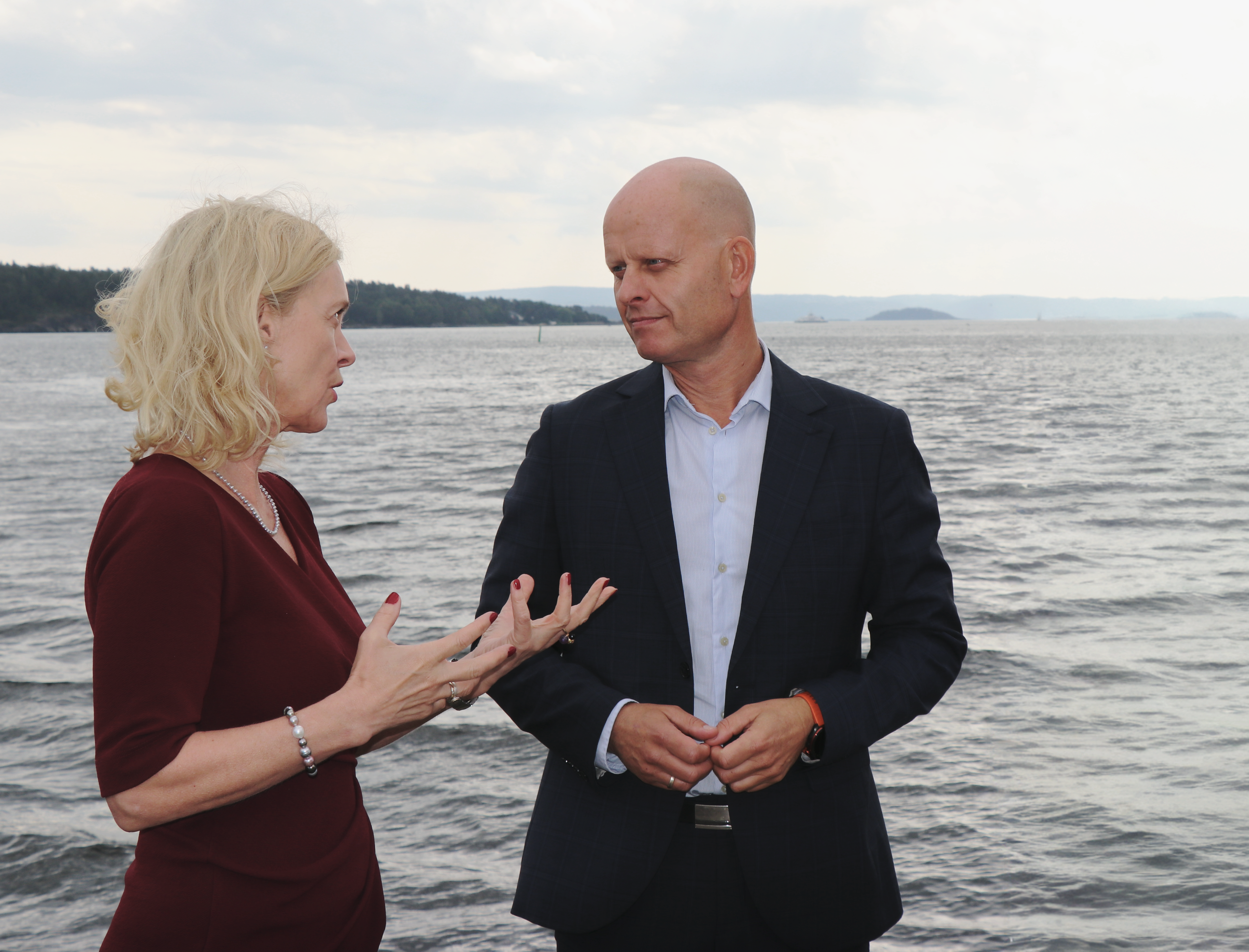 Ann-Kristin Ytreberg og Knut Beckstrøm snakker sammen