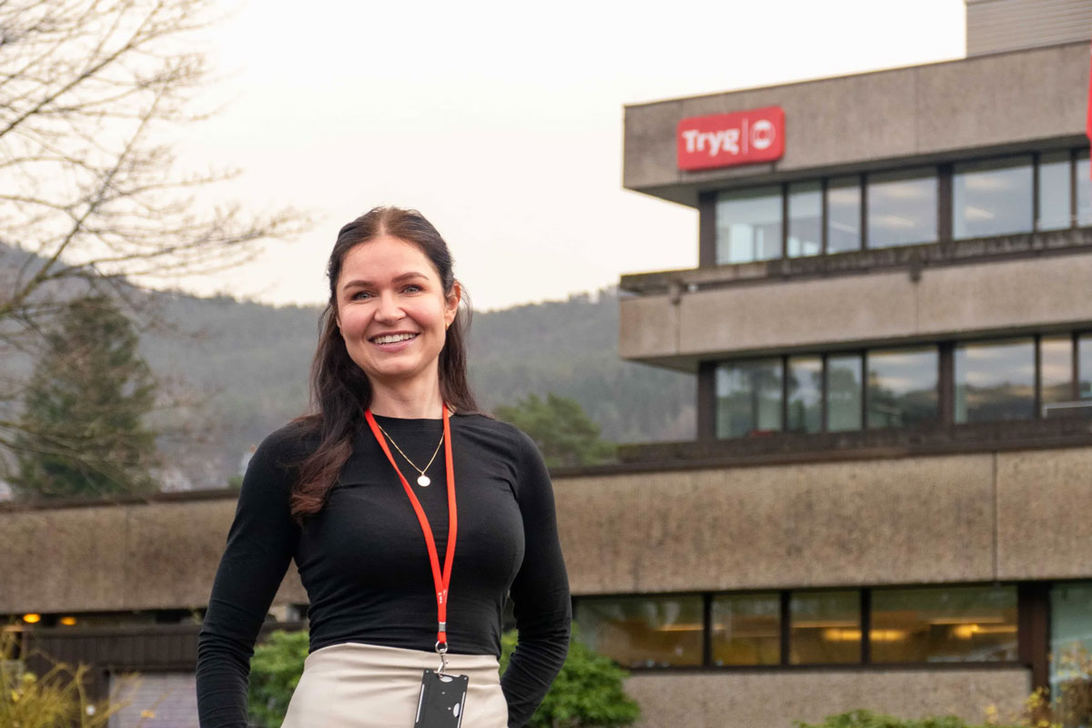 Veronika-Dahlerg-utenfor-Tryg-kontoret