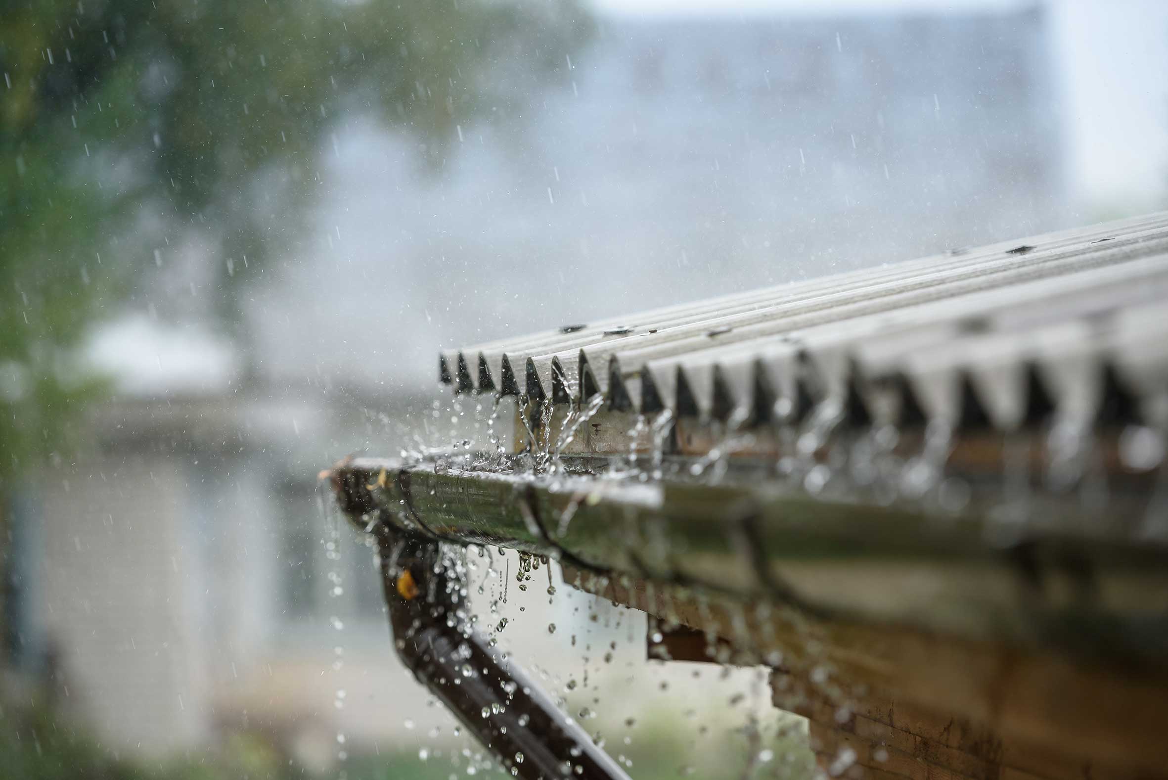regn på tak 