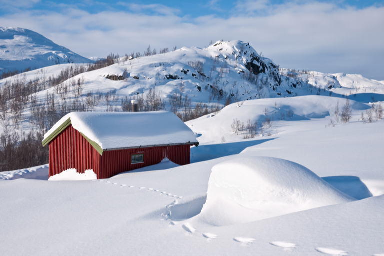 Hytte i vinterlandskap